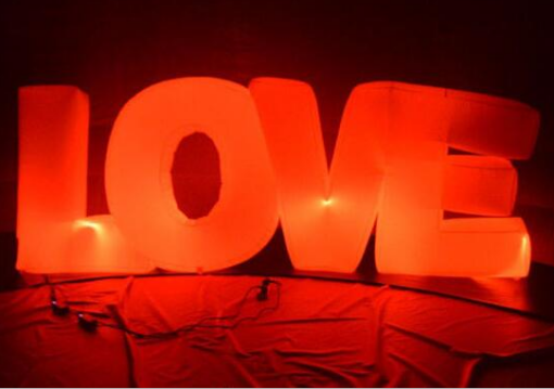 Opblaasbare LED letters huren of kopen bij WE-inflate