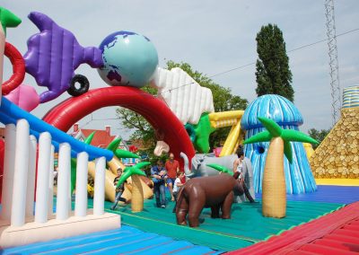 huur The World Tour, het grootste springkussen bij WE-inflate Enschede