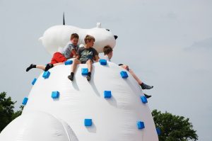 huur The World Tour, het grootste springkussen bij WE-inflate Enschede