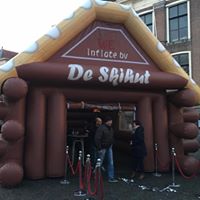 De ski hut, opblaasbare feesttent, partytent, thema tent huren of kopen bij WE-inflate