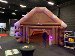Skihut, opblaasbare feesttent, partytent, thematent ,te huur en te koop bij WE-inflate Enschede 4