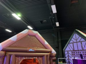 Skihut, opblaasbare feesttent, partytent, thematent te huur en te koop bij WE-inflate Enschede 7