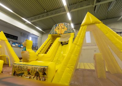 Huur het springkussen de Piramide van Egypte bij WE-inflate 3