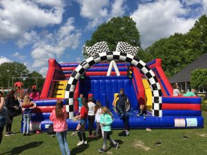 Racing, springkussen huren bij WE-inflate Enschede