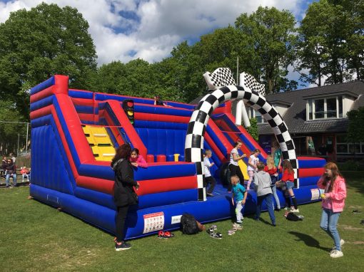 Racing, springkussen huren bij WE-inflate Enschede 3