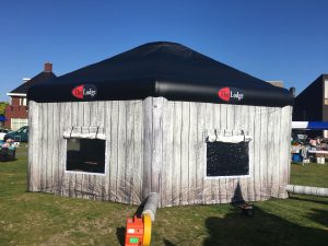 The Lodge, feesttent, partytent, thematent te huur of te koop bij WE-inflate Enschede 2