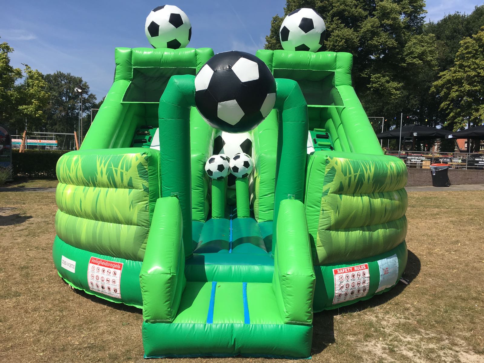 Ellendig Alcatraz Island Erfgenaam Voetbalveld, opblaasbaar dus heel anders! - WE-inflate