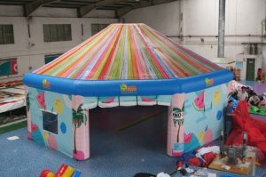 Club Tropicana, opblaasbare feesttent, partytent, thema tent huren of kopen bij WE-inflate