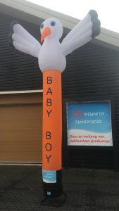 Ooievaar, opblaasbare ooievaar jongen huren bij WE-inflate