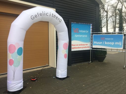 huur de ballonnenboog, opblaasbaar met led-verlichting en tekst gefeliciteerd bij WE-infate te Enschede