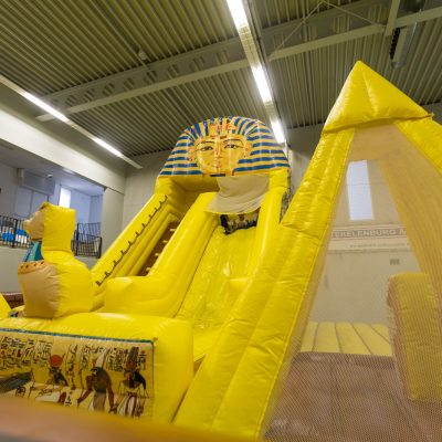 Huur het springkussen de Piramide van Egypte bij WE-inflate 3