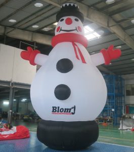 opblaasbare sneeuwpop te koop bij WE-inflate te Enschede 1