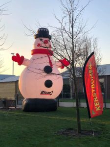 opblaasbare sneeuwpop te koop bij WE-inflate te Enschede 1