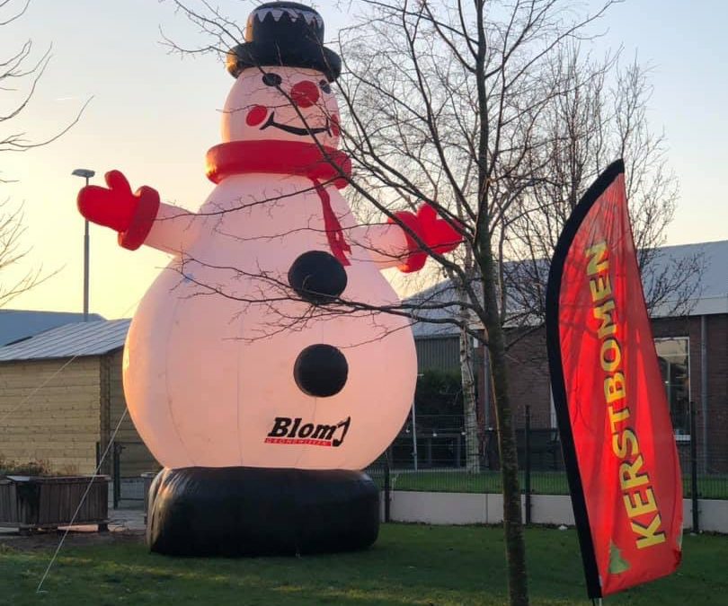 Opblaasbare Sneeuwpop te promotie van uw winterprodukt