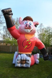 Steven Pig! Tot de nek in de drek! Mud run